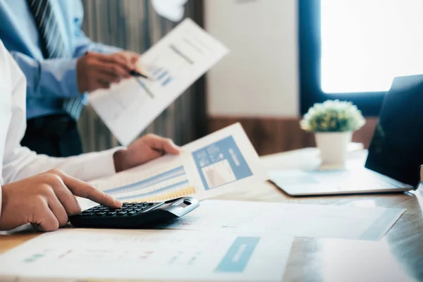 Young Startups Businessmen Teamwork Brainstorming Meeting Discuss Investment — Stock Photo, Image