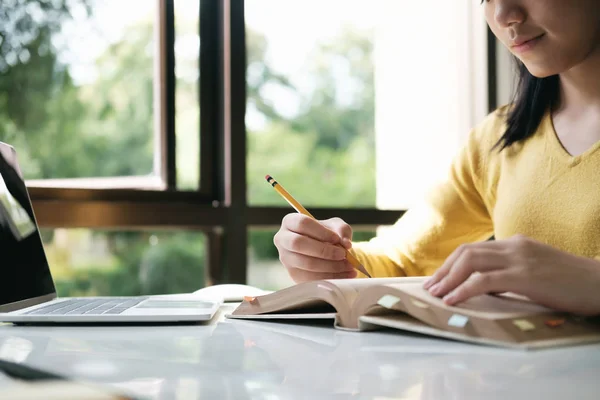 Ler Livro Educação Acadêmico Aprendizagem Leitura Exame Conceito Volta Escola — Fotografia de Stock