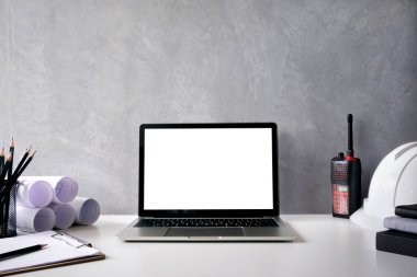 Mockup bilgisayar dizüstü bilgisayar mühendisi çalışma alanının.