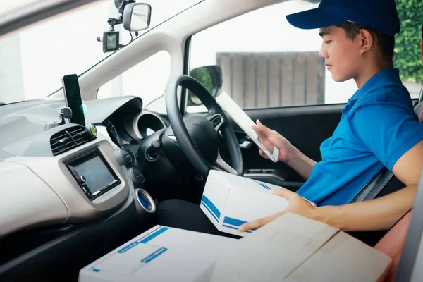 Deliver Service Mailing Logistic Concept Young Delivery Man Checking Customer — Stock Photo, Image