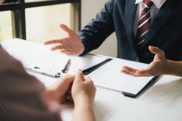 Rechtsanwälte Beraten Ihre Mandanten Gerechtigkeits Und Anwaltskonzept — Stockfoto