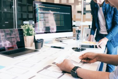 Bir yazılım geliştirme ve kodlama teknolojisinde çalışan programcı ve UX UI tasarımcısı. Mobil ve web sitesi tasarımı ve programlama geliştirme teknolojisi