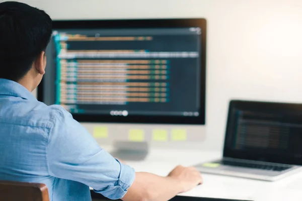 Bir yazılım geliştirme ve kodlama teknolojisinde çalışan programcı ve UX UI tasarımcısı. Mobil ve web sitesi tasarımı ve programlama geliştirme teknolojisi