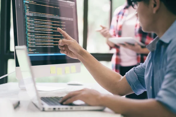 Bir yazılım geliştirme ve kodlama teknolojisinde çalışan programcı ve UX UI tasarımcısı. Mobil ve web sitesi tasarımı ve programlama geliştirme teknolojisi