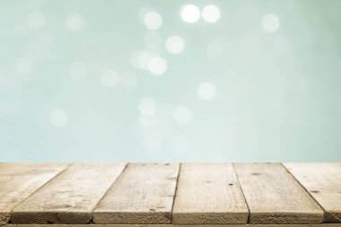 Ahşap masa nane bokeh arka plan üzerinde üst ve montaj veya görüntü ürünleri için kullanılan.