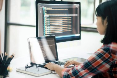 Bir yazılım geliştirme ve kodlama teknolojisinde çalışan programcı ve UX UI tasarımcısı. Mobil ve web sitesi tasarımı ve programlama geliştirme teknolojisi