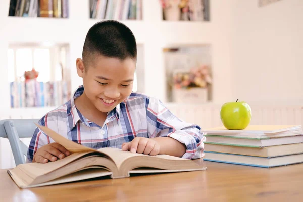 Vuelta Escuela Concepto Educación Aprendizaje Niño Está Aprendiendo Clase —  Fotos de Stock