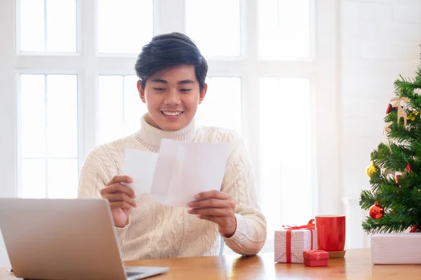 Christmas Concept Man Wearing White Sweater Opening Sending Christmas Card — Stock Photo, Image