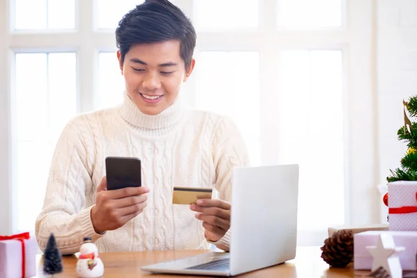 Man Holding Credit Card Doing Shopping Online New Year Christmas — Stock Photo, Image