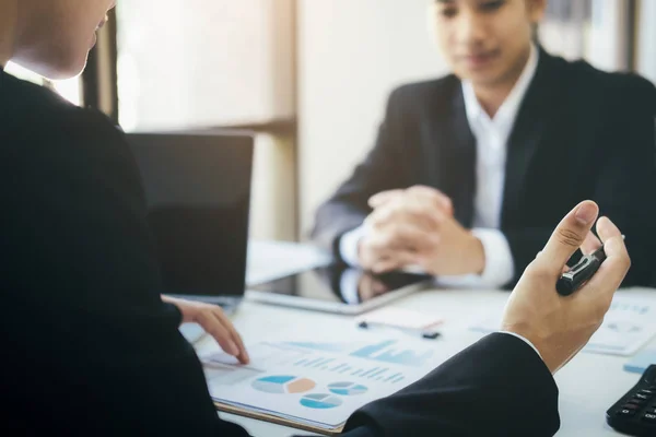 Jovens Empresários Startup Trabalho Equipe Brainstorming Reunião Para Discutir Novo — Fotografia de Stock