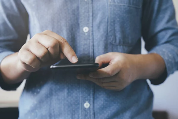 Casual Man Using Smart Phone Texting Messages — Stock Photo, Image