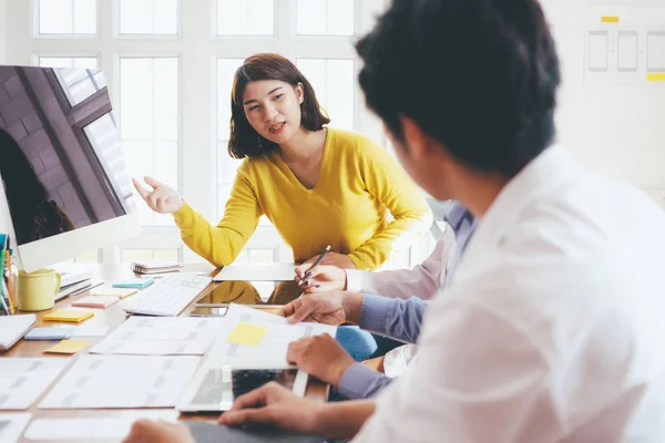 Junge Start Ups Geschäftsleute Teamwork Brainstorming Treffen Geschäftliches Teamwork Und — Stockfoto