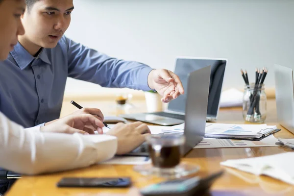 Young  startups businessmen teamwork brainstorming — Stock Photo, Image