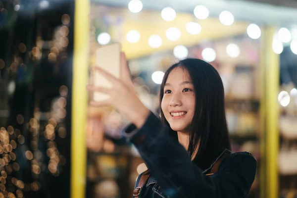 Young beautiful happy smiling girl making selfie photo in night — 스톡 사진