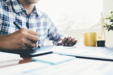 Grafik tasarımcı ve Fotoğrafçı kullanılan grafik tablet. 