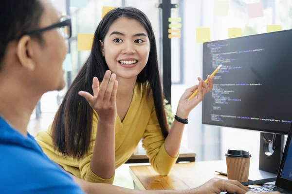 UI de UX e tecnologia de desenvolvimento de programação . — Fotografia de Stock