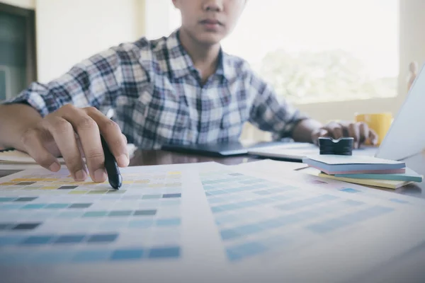 Graphic design and color swatches and pens on a desk. — Stock Photo, Image