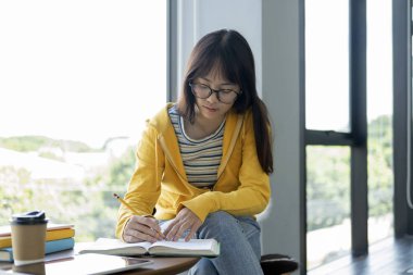 Kitap okuyordum. Eğitim, Akademik, Öğrenim Okuma ve Sınav Konsepti.