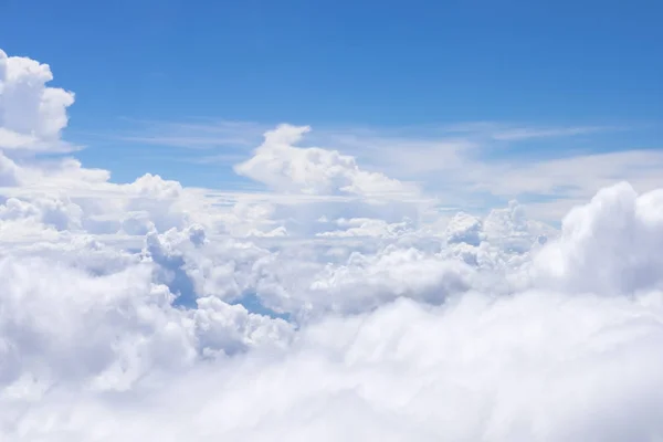 Céu nuvens brancas fundo. Nuvens céu fundo . — Fotografia de Stock