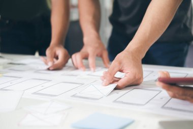 Bir yazılım geliştirme ve kodlama teknolojisinde çalışan programcı ve UX UI tasarımcısı. Mobil ve web sitesi tasarımı ve programlama geliştirme teknolojisi