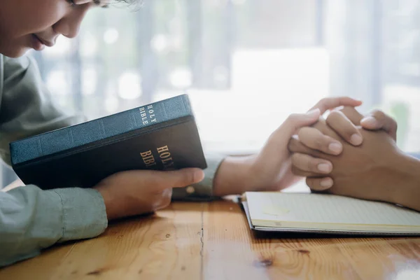 Two Christian People Praying Together Holy Bible — Stock Photo, Image