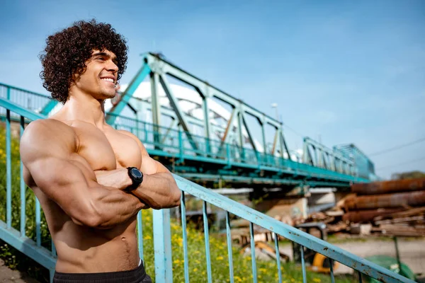 Strong Bodybuilder Naked Torso Standing Bridge Steps Ready Morning Workout — Stock Photo, Image