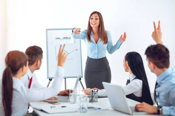Young Businesswoman Standing Front Flip Chart Having Presentation — Stock Photo, Image