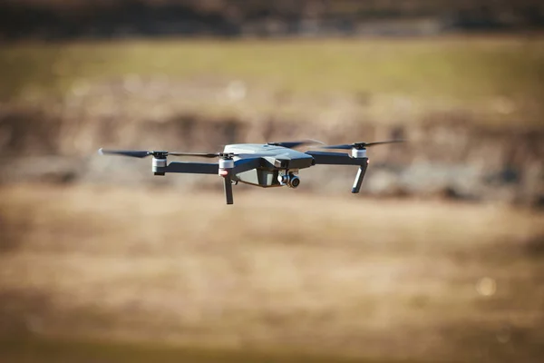 Drone Voando Céu Sobre Campos — Fotografia de Stock