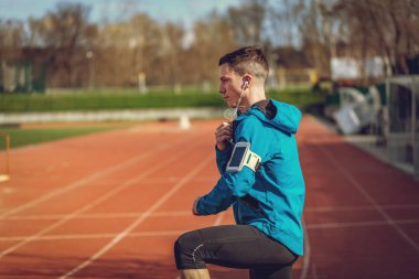koşucu koşu sonra mola kulaklıklar ile