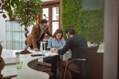 genç mühendisler yel değirmenleri enerji proje Office söz