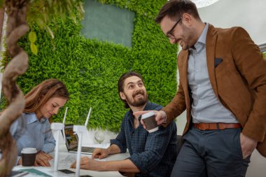 genç mühendisler yel değirmenleri enerji proje Office söz