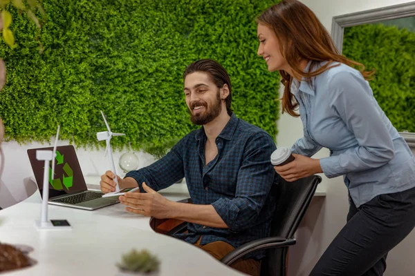 genç mühendisler yel değirmenleri enerji proje Office söz