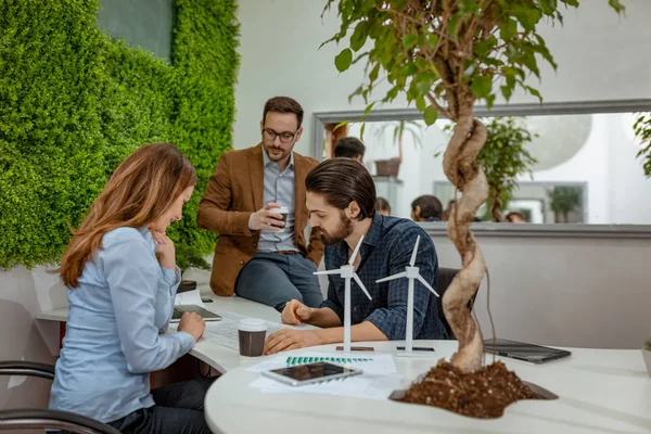 genç mühendisler yel değirmenleri enerji proje Office söz