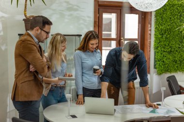 genç mühendisler yel değirmenleri enerji proje Office söz