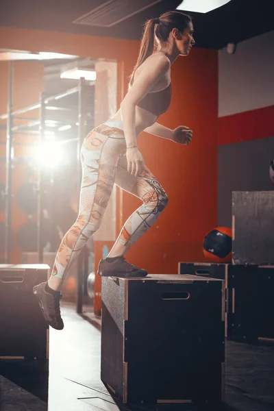 Young Fit Woman Jumping Boxes Gym — Stock Photo, Image