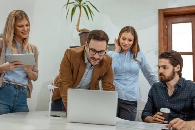 genç mühendisler yel değirmenleri enerji proje Office söz