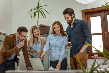 genç mühendisler yel değirmenleri enerji proje Office söz