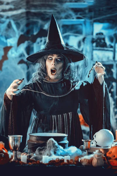 Witch Awfully Face Creepy Surroundings Cooking Magic Potion — Stock Photo, Image