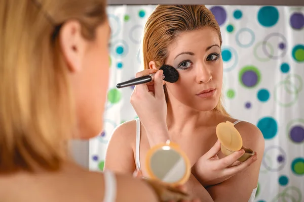 Young Woman Applying Makeup Face Front Mirror Bathroom — Stock Photo, Image