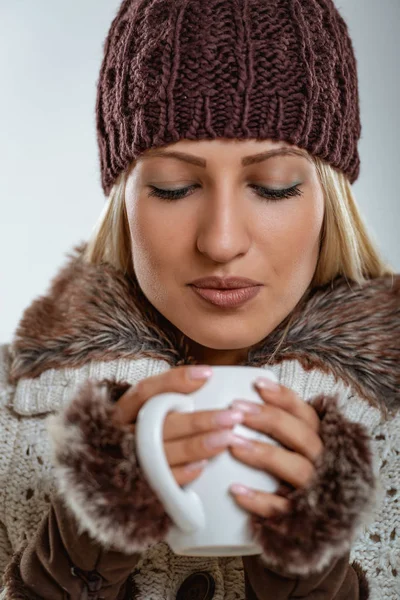 Portrait Young Woman Winter Clothes Drinking Cup Tea — Stock Photo, Image