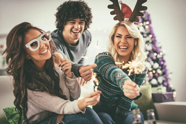 Young Friends Celebrating New Year Home — Stock Photo, Image