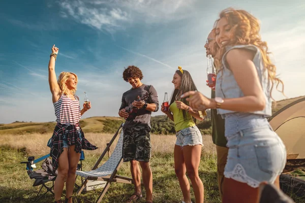 Young People Have Good Time Camp Nature Resting Laughing Singing — Stock Photo, Image