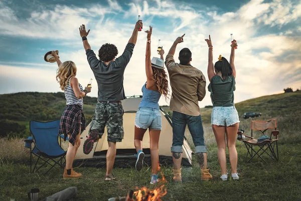 Group Young Friends Having Fun Picnic Wild Landscape — Stock Photo, Image