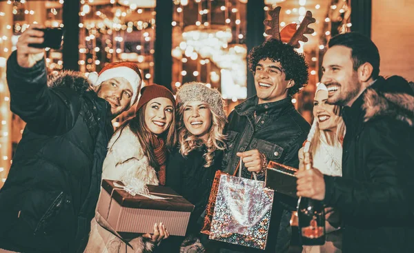 Young Cheerful Friends Celebrating Christmas Glowing City Streets — Stock Photo, Image