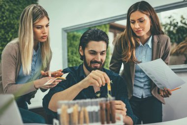 biyolog analizi, mühendislerimizin örnek test tüpü ve ile sulama bitkinin besleyici sıvı damla