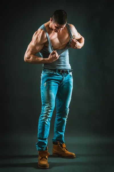 Young Strong Muscular Man Tearing Shirt Shouting Dark Background — Stock Photo, Image