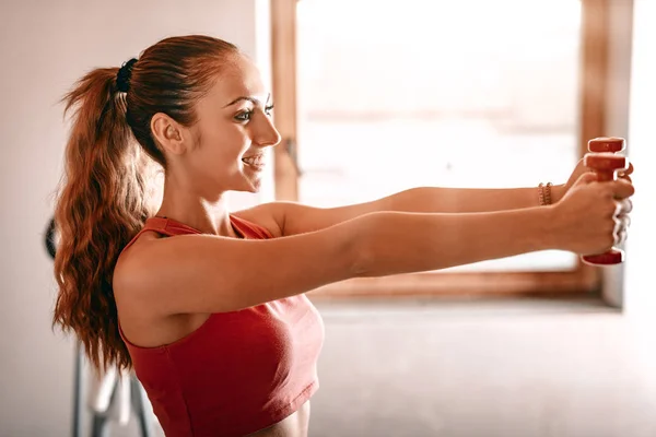 Junge Frau Macht Sport Hause — Stockfoto