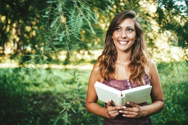 Young Woman Reading Book Spring Park — Stock Photo, Image