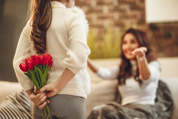 Rear View Little Daughter Red Tulips Young Mother — Stock Photo, Image