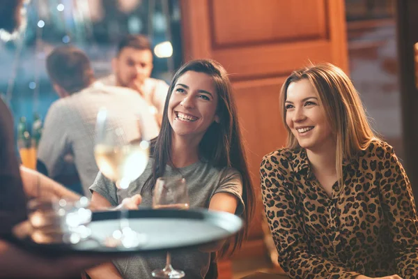 Male Waiter Serving Two Young Smiling Women Cafe — Stock Photo, Image